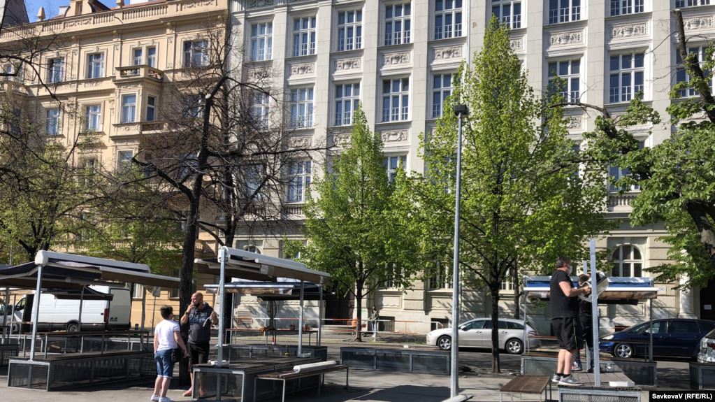 Чехія скасовує масковий режим на вулиці з 25 травня