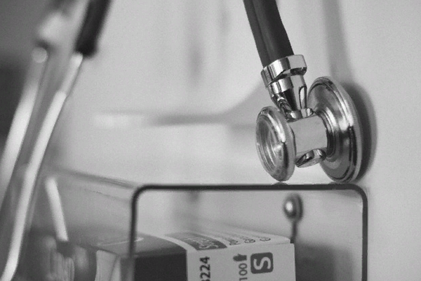 У лікарні на Прикарпатті трагічно загинула жінка, якій відмовили у “швидкій”