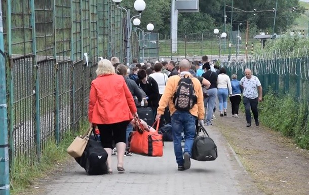 На кордоні з Польщею вишикувалися довжелезні черги: названо причину (відео)