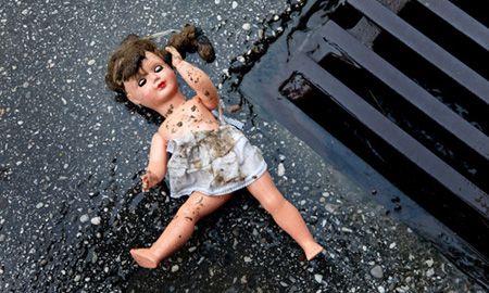 У Рівному школяр зґвалтував 12-річну дівчинку й зняв все на відео – ЗМІ