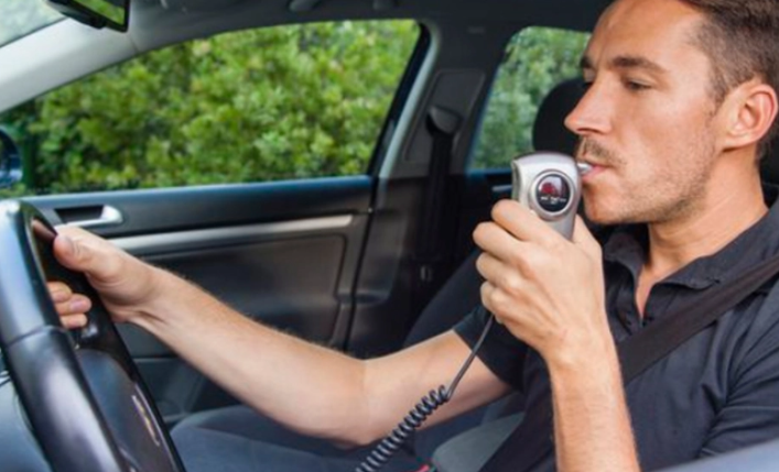Виробників авто зобов’язали встановлювати в машини алкотестери