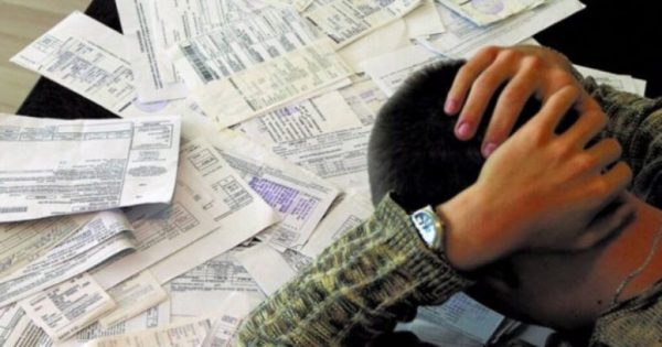 Через борги за комуналку українців не випускатимуть за кордон