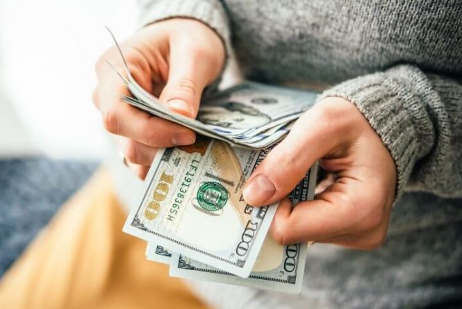 На Львівщині очільника лікарні затримали на хабарі в $1 тис.