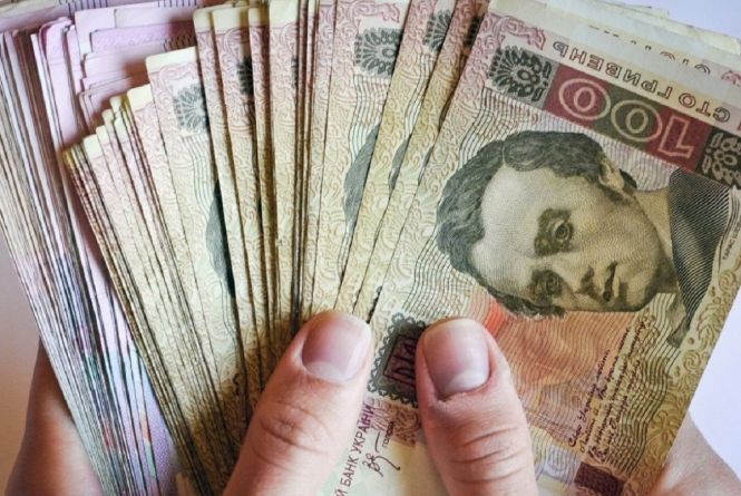 “Cлуги” пропонують у рази підняти прожитковий мінімум і забрати податки з бюджету: у чому ризики