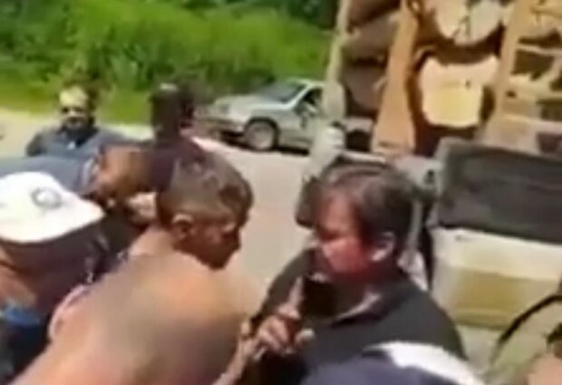 На Закарпатті чорні лісоруби попалися на гарячому — місцеві влаштували самосуд, терпець урвався