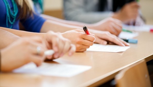 Семеро випускників прикарпатських шкіл отримали по 200 балів на ЗНО з англійської, з української – один