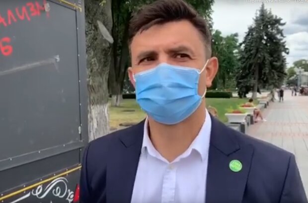 ″Не можу. Все. Ще є питання?″, – скандальний ″слуга″ Тищенко відмовився пояснювати, чому його Велюр продовжує порушувати карантин