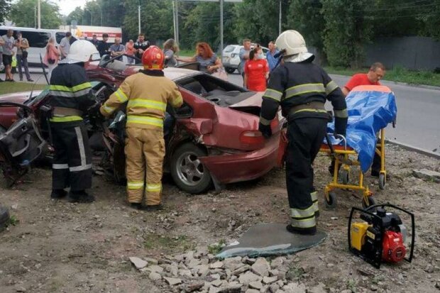 Під Хмельницьким “швидка” потрапила у жахливу ДТП – дев’ятеро в реанімації, шанси є не у всіх