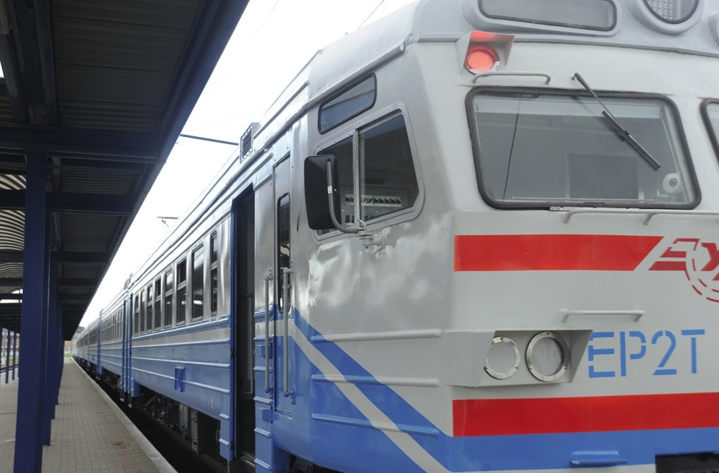 На Харківщині пасажири без масок на годину затримали потяг