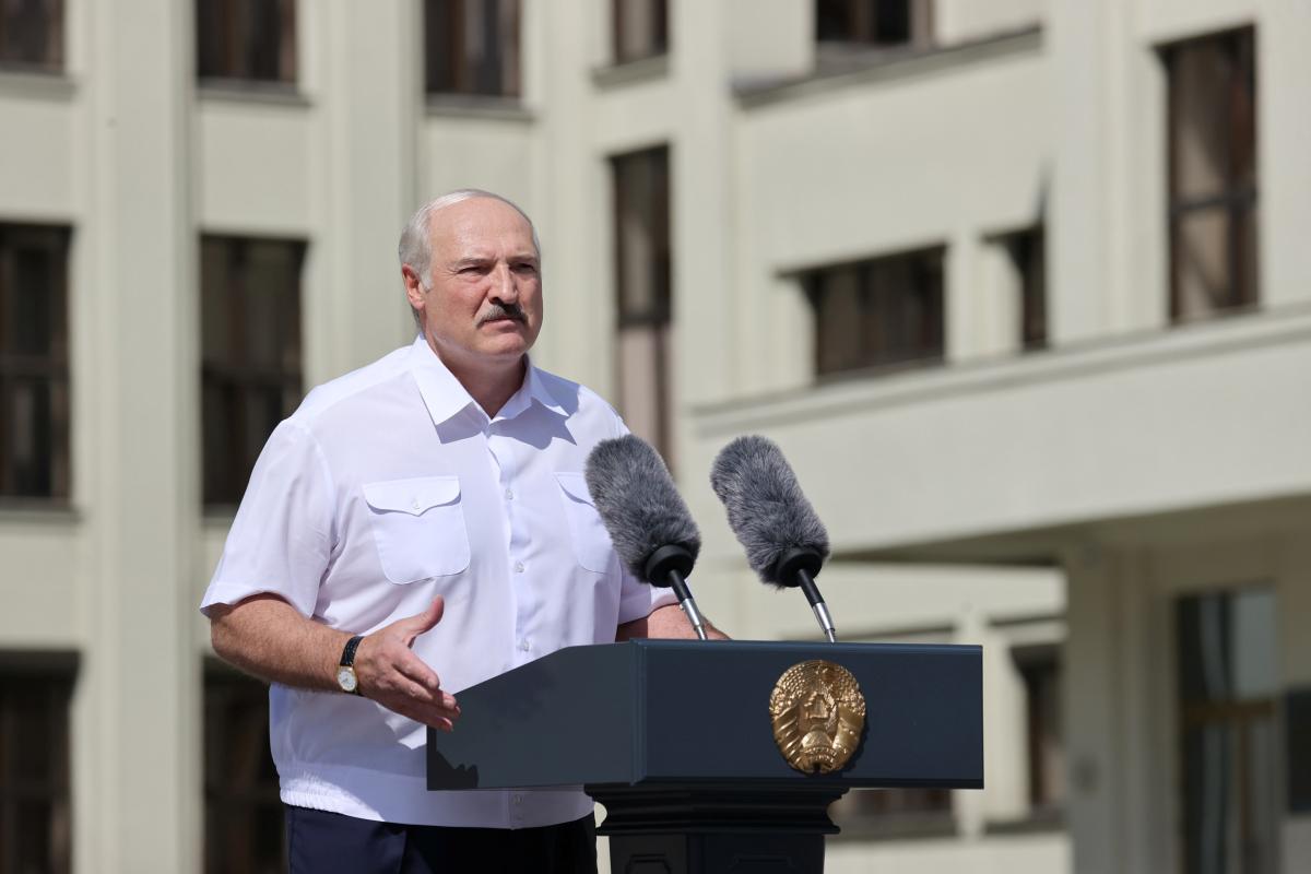 “Це ваші люди”: Лукашенко закликав пробачити силовикам, які знущалися з протестувальників