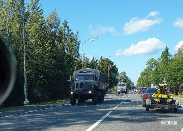 Чорні чоловічки: до кордону з Білоруссю рушили колони російських автозаків без номерів (фото, відео)