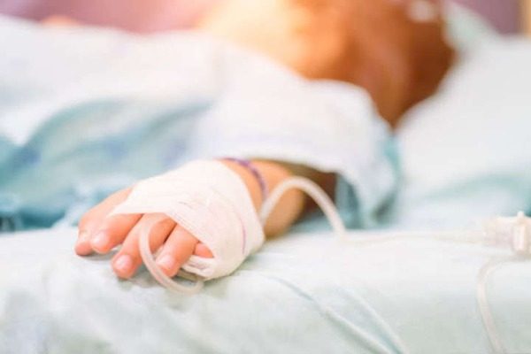 Дитина в синцях потрапила в реанімацію – і її діагноз шокував, справа не в побитті