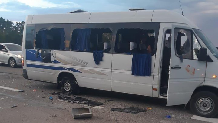Під Харковом розстріляли автобус: Кива каже, що є загиблі – ЗМІ пишуть лише про поранених