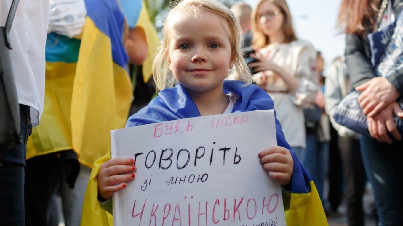 Українці виступили проти російської мови: результати опитування