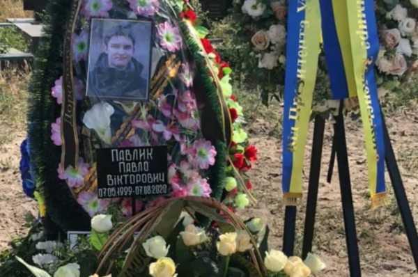 “Не вірю, що його нема”: у Києві поховали сина Віктора Павліка, фото та деталі