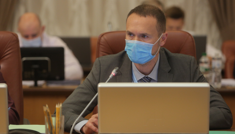 Доплати та надбавки педагогам не зняли, їхня зарплата впродовж 2021 року зросте на 30%, – Шкарлет