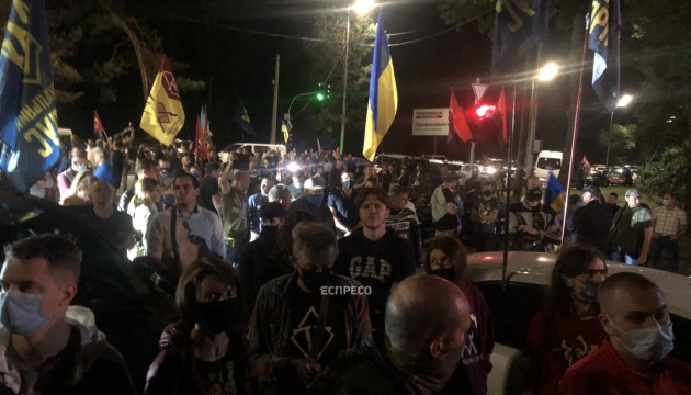 “На Ростов!”: під резиденцією Зеленського відбулася акція протесту, вимагали імпічменту