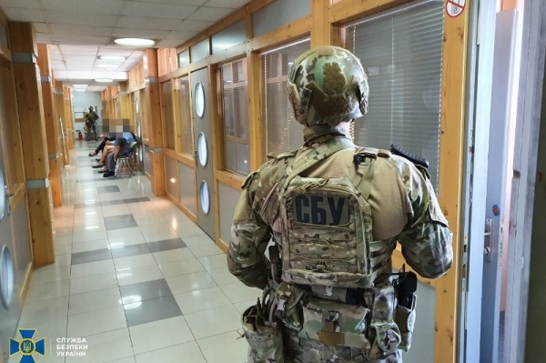 Обшуки у Луцьку, Рівному, Дубні та Сарнах: на митниці викрили схему з розмитнення авто (ВІДЕО)