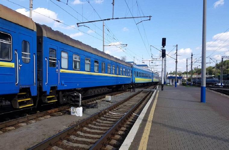 Отримав удар струмом і впав поміж вагонами: поліція повідомила деталі трагедії у Луцьку