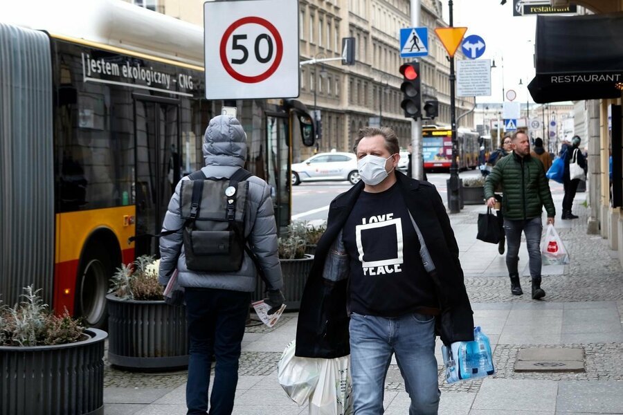 У Польщі можливий жорсткий “локдаун”, якщо приріст заражень не сповільниться – ЗМІ