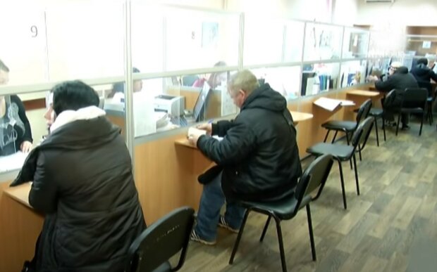 Урізання пенсій до 1600 гривень, українців попередили про нові проблеми: “Ті, хто старше 35 років…”
