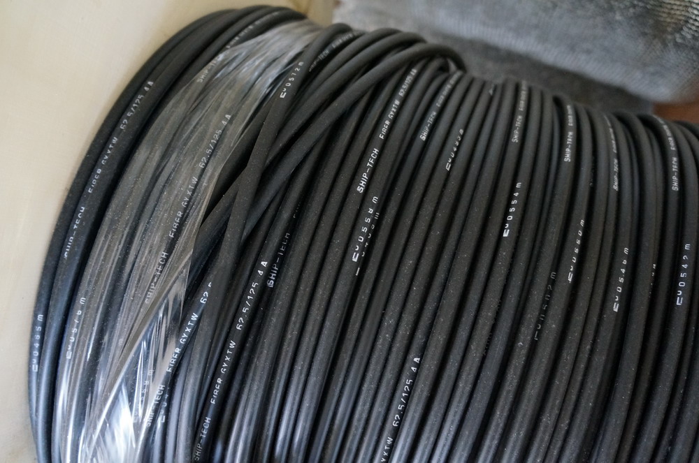 Перемотана кабелем і шнурівками, вже не дихала: на дитмайданчику знайшли мертвою дівчину