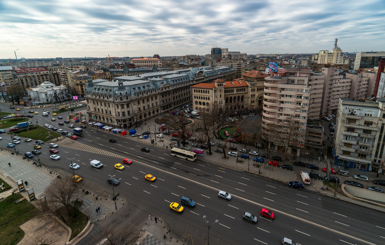 У Харкові дівчина влаштувала пікантне шоу на дорозі і “прославилася”: відео