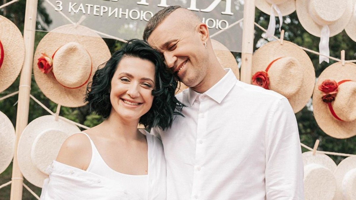 Заплакана Сніжана Бабкіна оголосила, що стала жертвою шахраїв: емоційне відео
