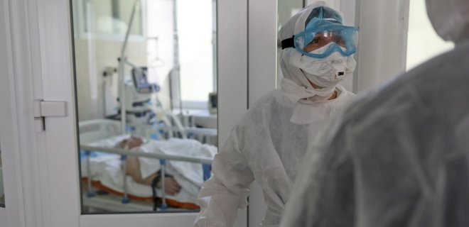 На виклик не завжди приїжджає “швидка”, хворі лікуються вдома: у Харкові критична ситуація з коронавірусом