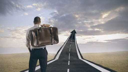 В Україні заробітчан хочуть змусити платити податки: що відомо