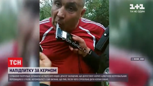Випив 0,5, відкусив трубку драгера: у Рівному затримали п’янючого водія (відео)