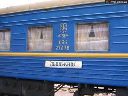 Бігали голі по вагону: дівчата влаштували дикий дебош у поїзді “Львів-Київ”, відео