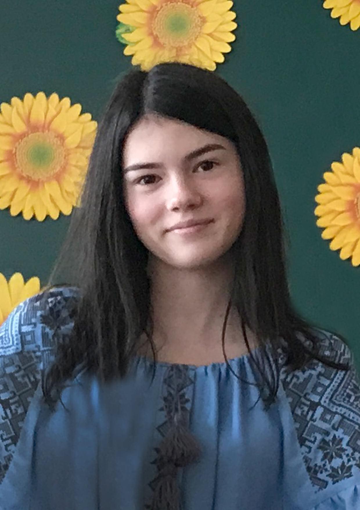 “Така добра, щира та весела дитина, просили…”: на Львівщині маршрутка “вбила” школярку, деталі трагедії і фото