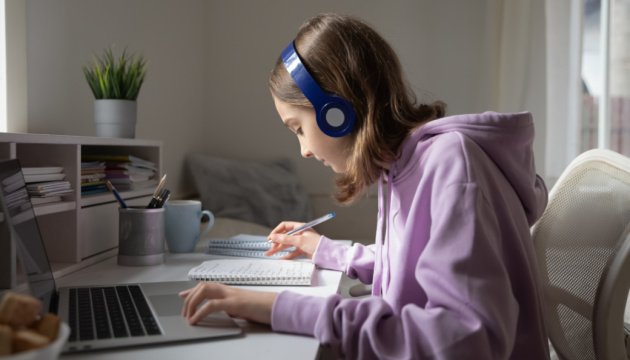 Прем’єр-міністр Польщі закрив 1-3 класи школи