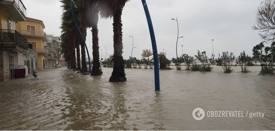 Південь Італії накрили руйнівні повені. Фото та відео