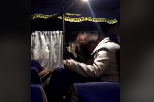 Шарпали за волосся і ляпаси в обличчя: на Волині у автобусі побились дві жінки (відео)