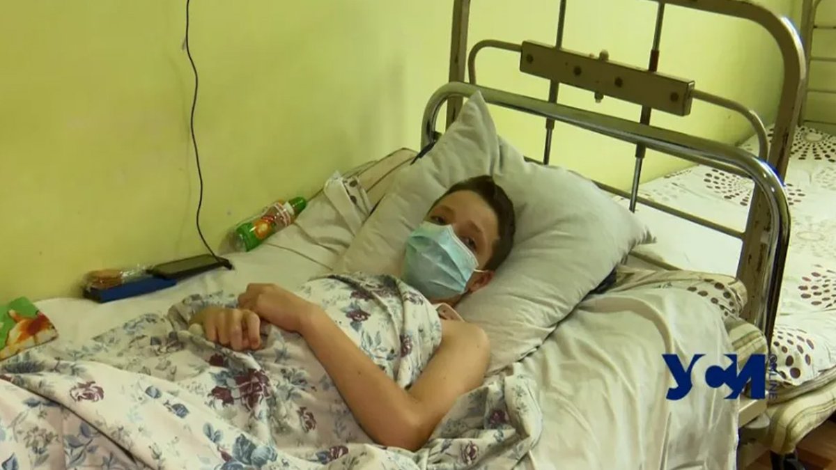 Вчителька сказала винести учня, який зламав ногу, за територію школи: деталі інциденту