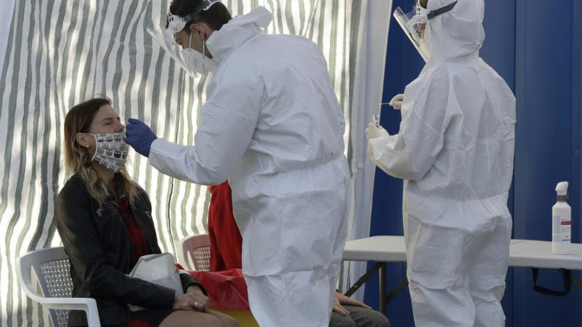 Уряд Чехії хоче добровільно протестувати все населення до Різдва