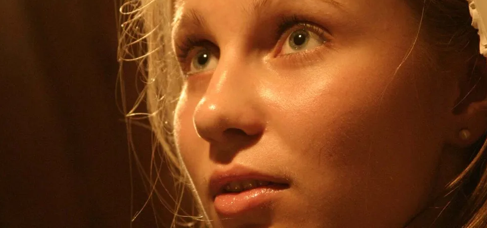 Наказав роздягатися та почав торкатись: жертва фотографа-мільйонера розказала про зґвалтування