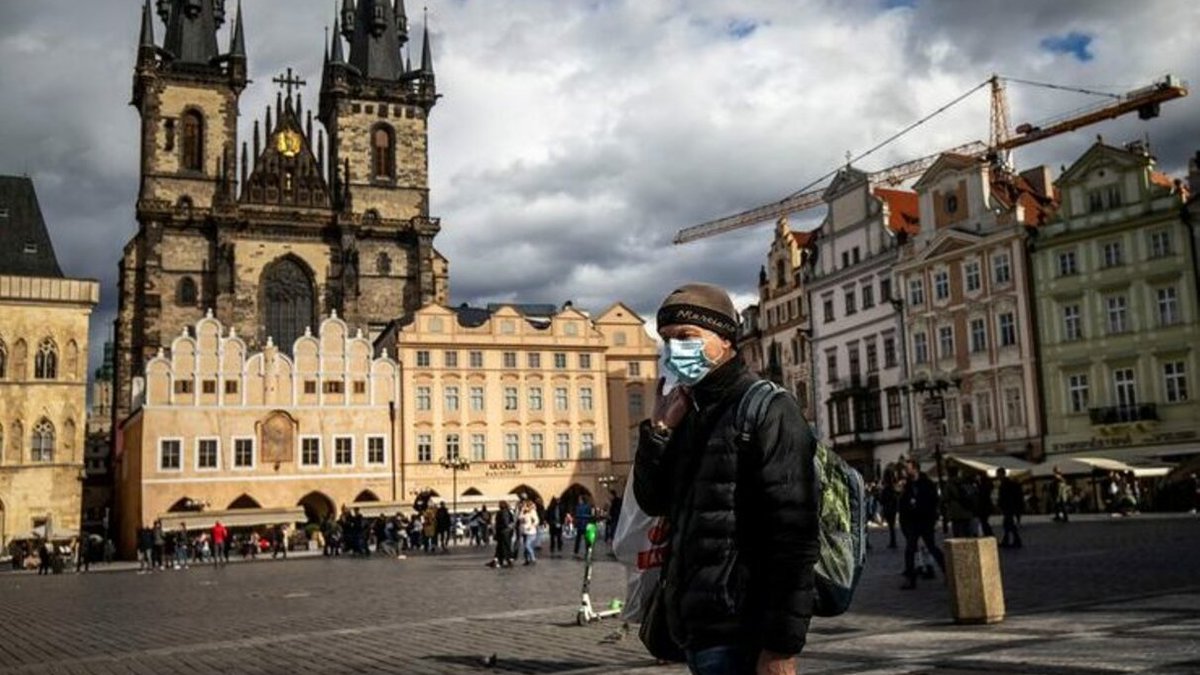 Прем’єр Чехії хоче продовжити “коронавірусний” надзвичайний стан до середини січня