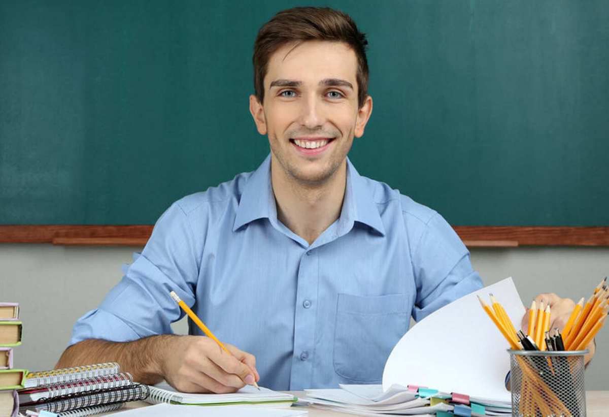 Молодий вчитель написав потужне звернення до школярів, які не хочуть вчитися. Корисно прочитати як дітям, так і їхнім батькам!