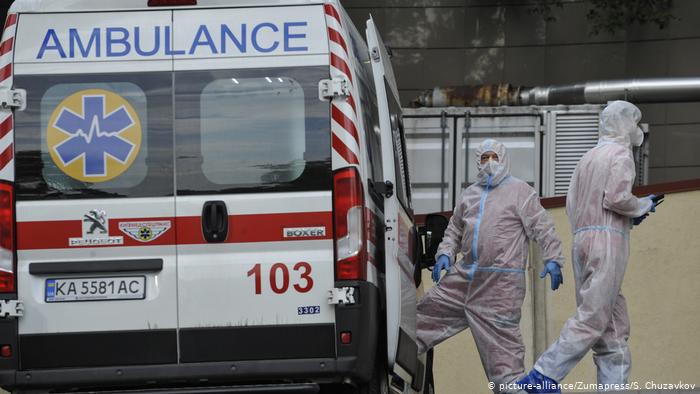 “Вакцинація вже не може зупинити хвилю коронавірусу в Україні”