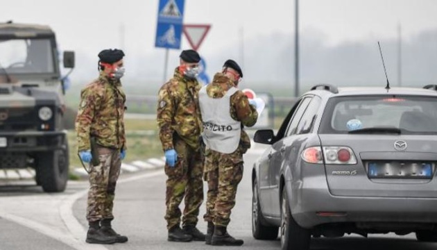 Італія продовжила на місяць заборону подорожей всередині країни