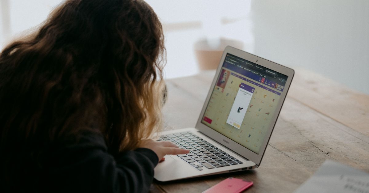 Хотіла вбити 13 дітей: в Україні викрили жінку, яка була куратором у “групах смерті”