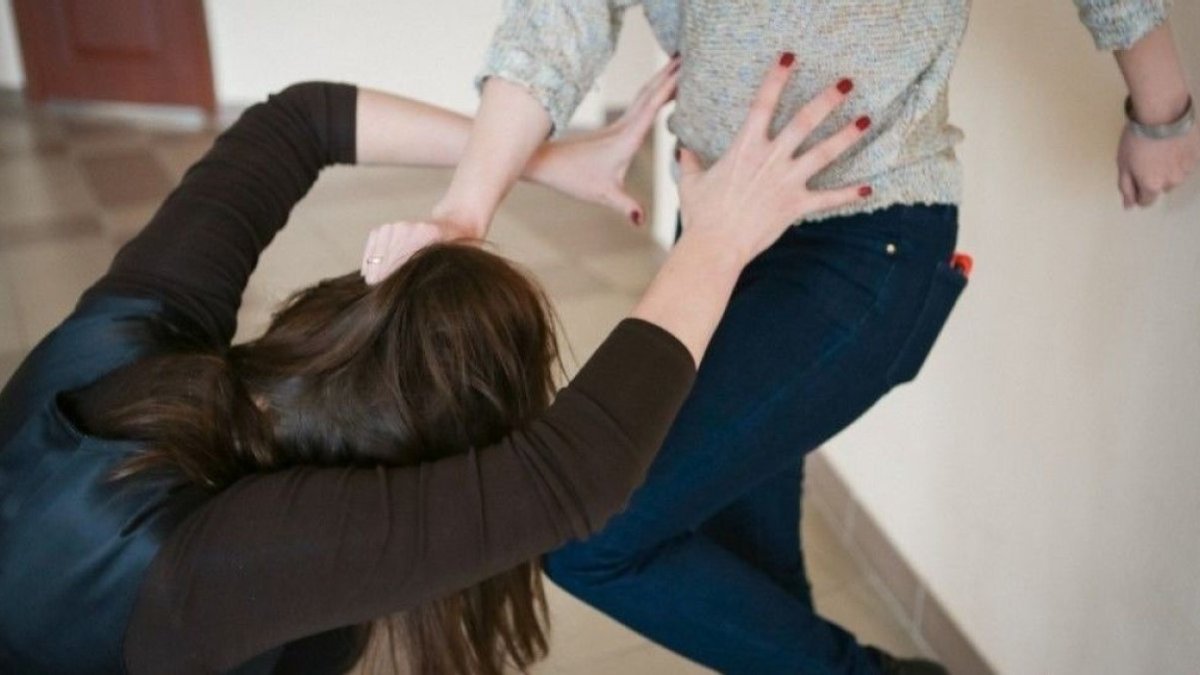 Суд виніс вирок за булінг п’ятьом школяркам з Чернігова: вони жорстоко били однолітків