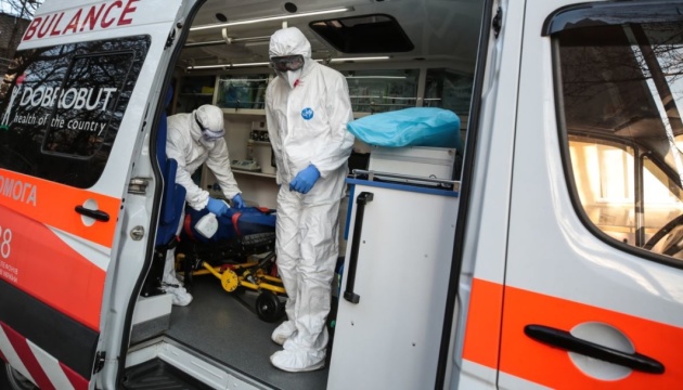 Відомий лікар розповів, чому виник новий спалах COVID-19: причина не в Буковелі