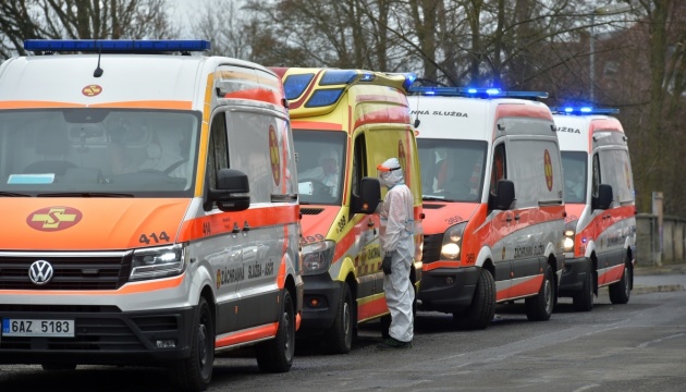 Закриття районів у Чехії контролюватимуть 30 тисяч поліціянтів та військові