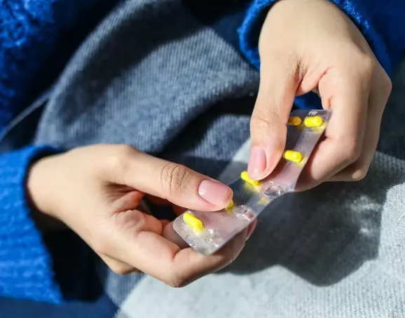 У Чернігові школярка вчинила спробу самогубства, наковтавшись таблеток