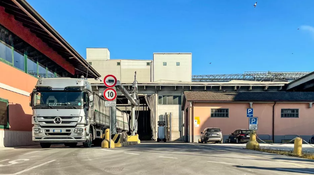 Водій-українець помер від серцевого нападу під час вивантаження товару