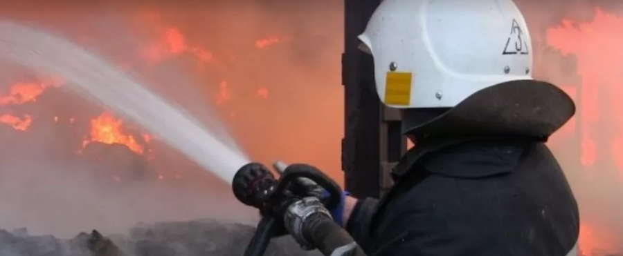 Троє людей згоріли живцем: у Києві спалахнула моторошна пожежа у бані